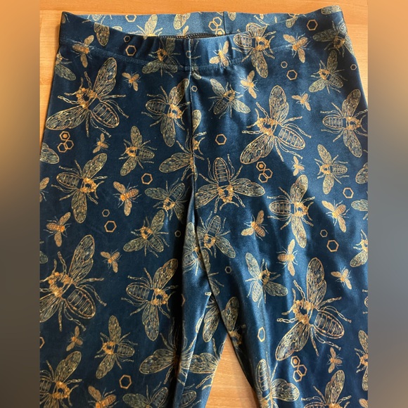 BlackMilk Bee Kind cropped velvet leggings medium - Picture 3 of 5